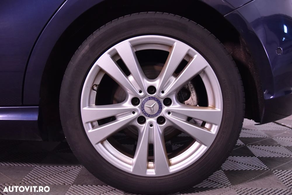 Mercedes-Benz A 200 d 7G-DCT - 13