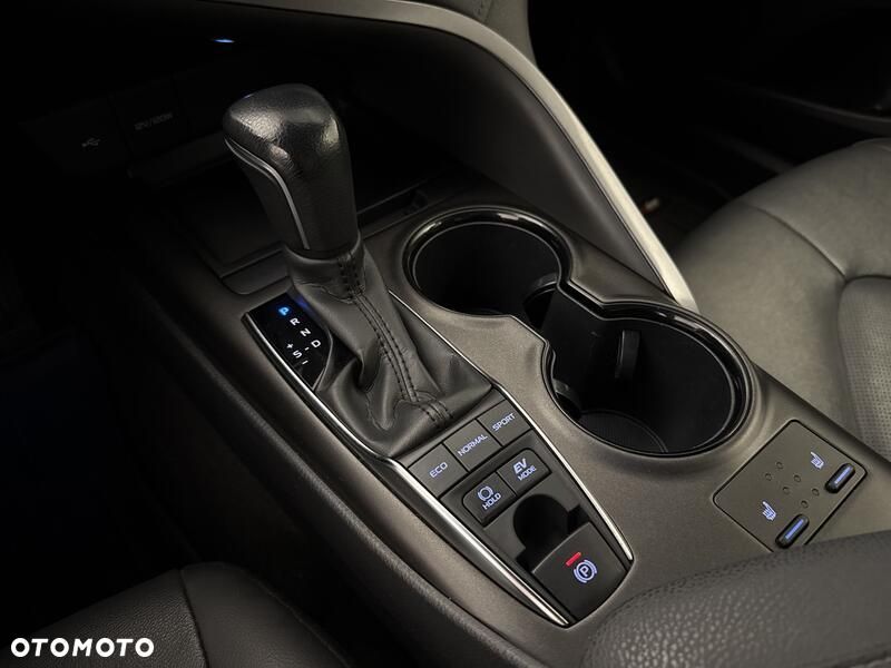 Toyota Camry 2.5 Hybrid Comfort CVT - 18