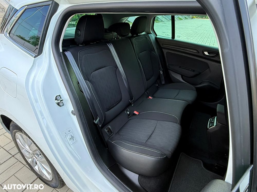 Renault Megane TCe 140 GPF EDC LIMITED - 9