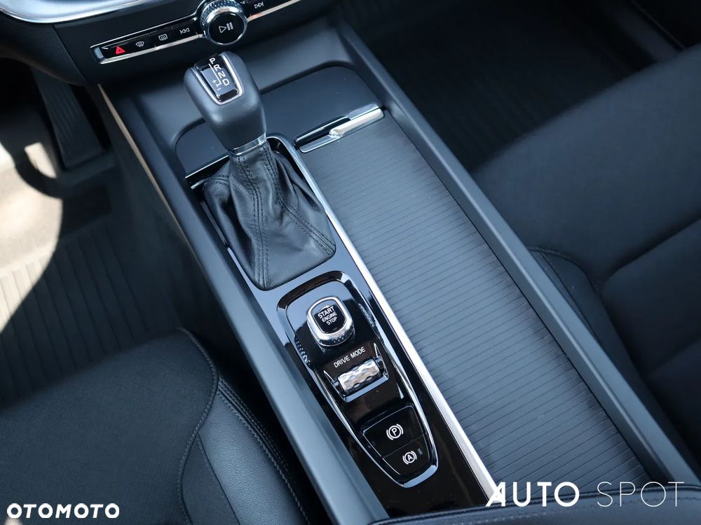 Volvo XC 60 T5 Momentum Pro - 37