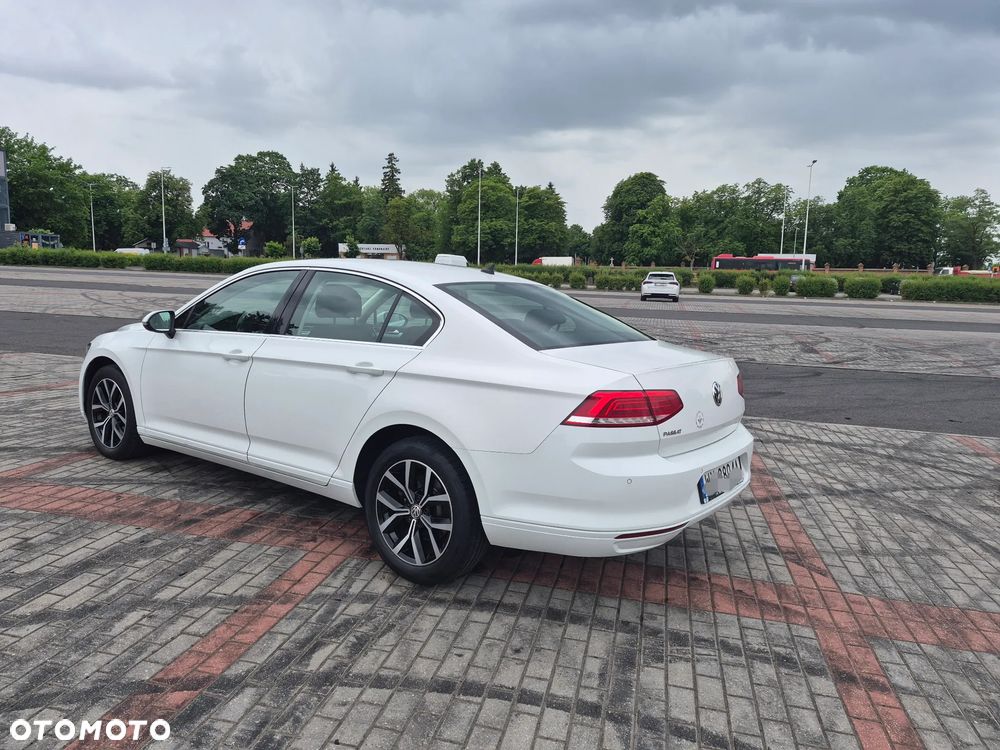 Volkswagen Passat 2.0 TDI SCR Comfortline DSG - 9