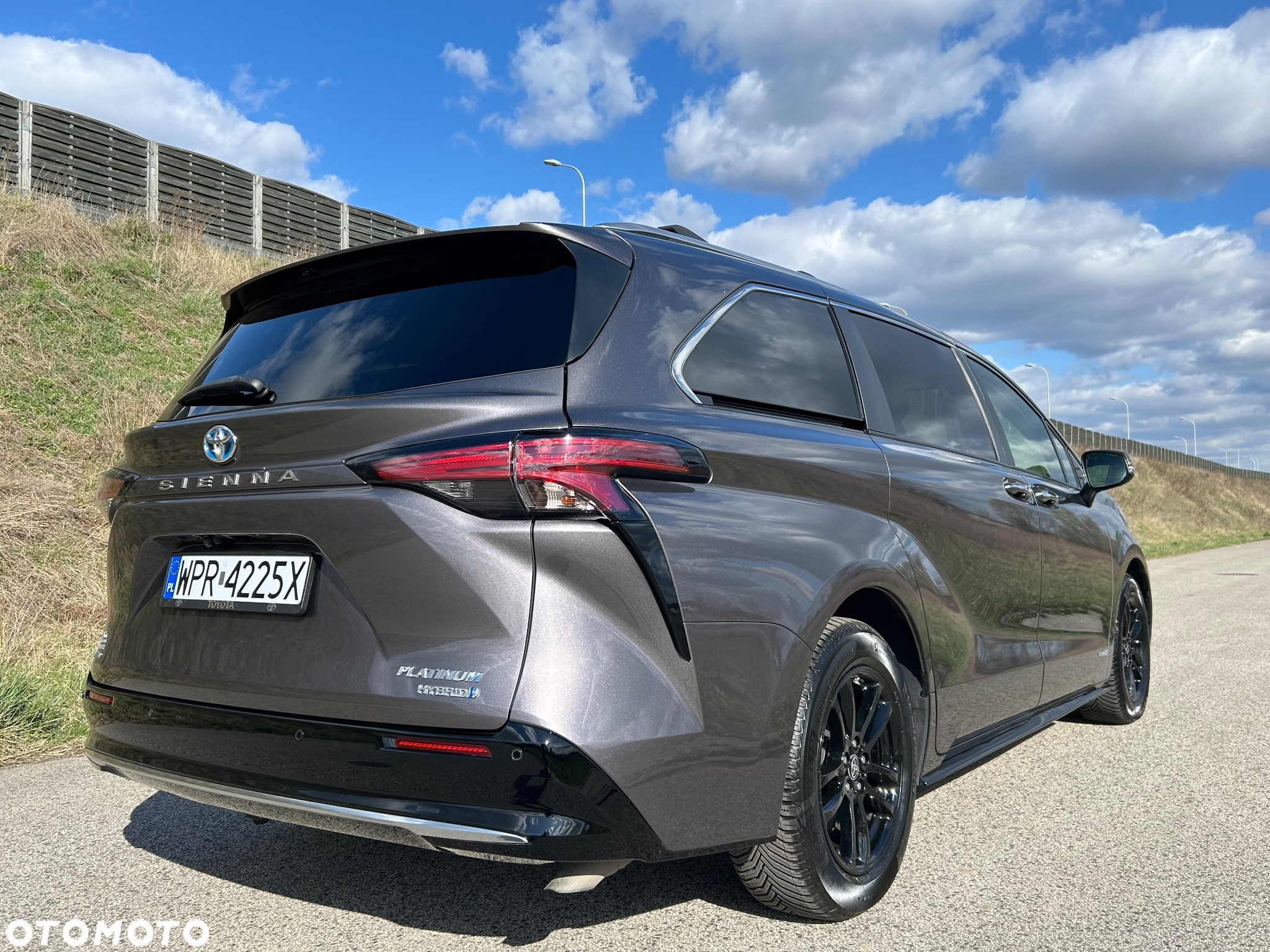 Toyota Sienna - 9