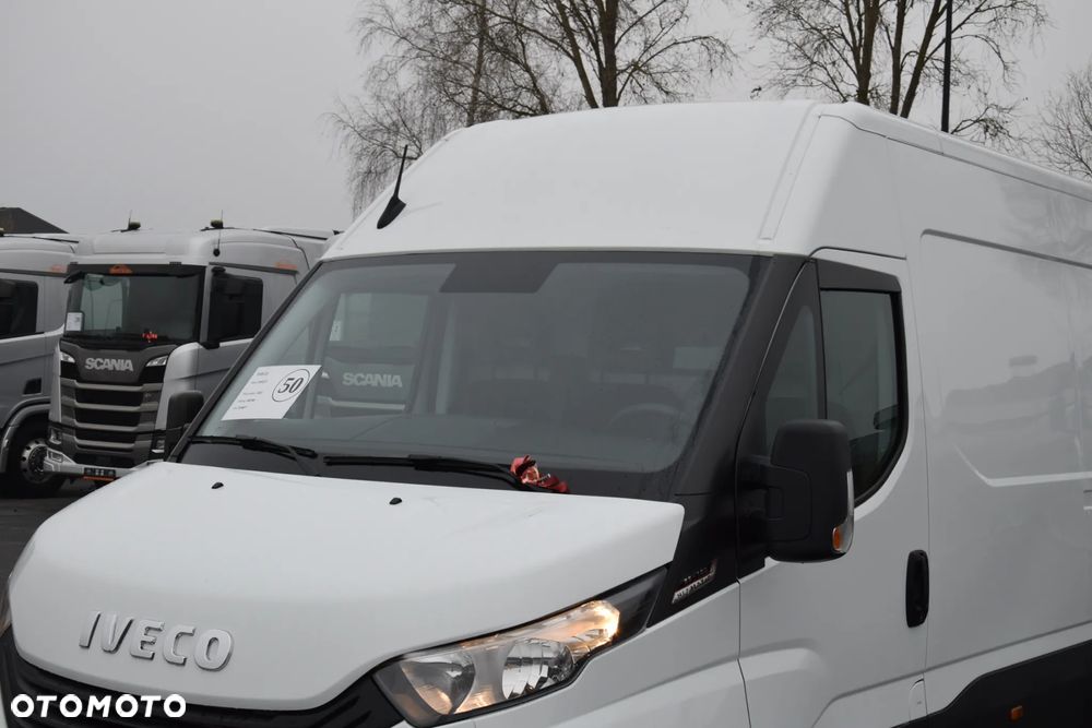 Iveco DAILY MAXI 35S16 / 2.3 - 160 KM / AUTOMAT HI-MATIC / NOWY MODEL / 3 OSOBY / DOSTAWCZE / BLASZAK / KLIMA / 2023 / SERWISOWANY / SPROWADZONY Z NIEMIEC - 10