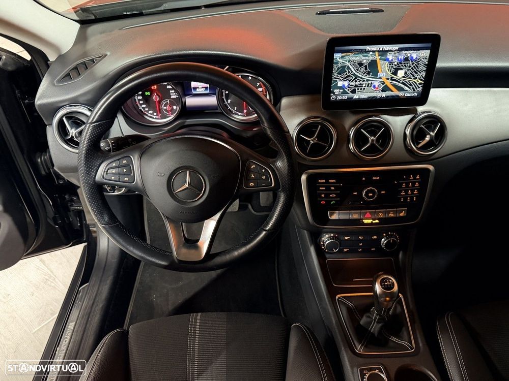 Mercedes-Benz GLA 180 Urban - 8