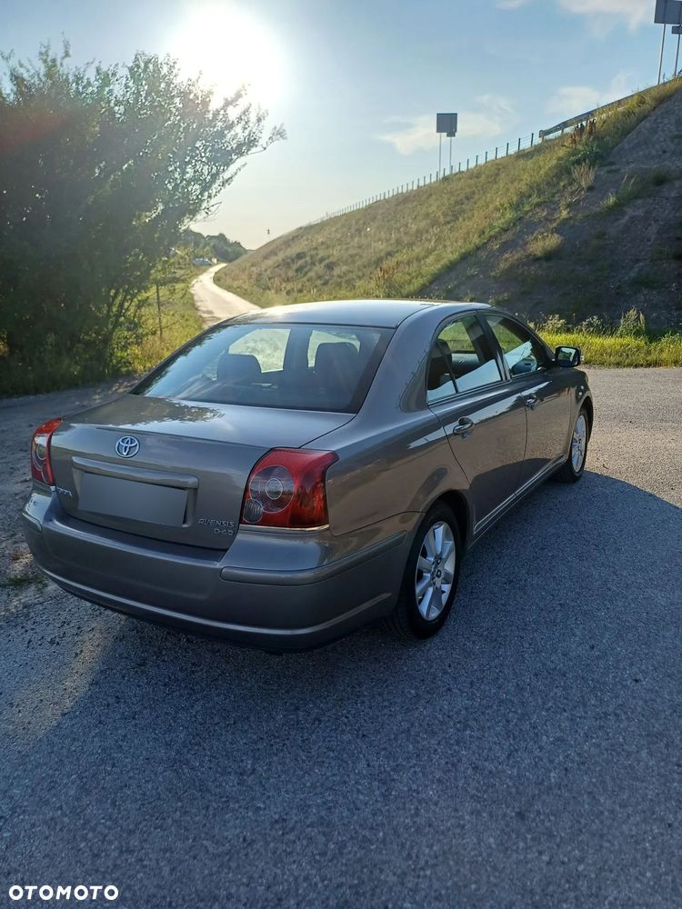 Toyota Avensis 2.0 D-4D Sol - 26