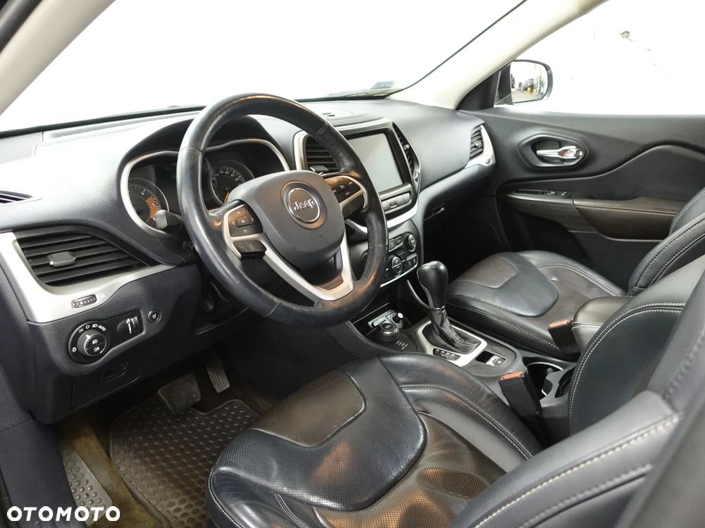 Jeep Cherokee - 18