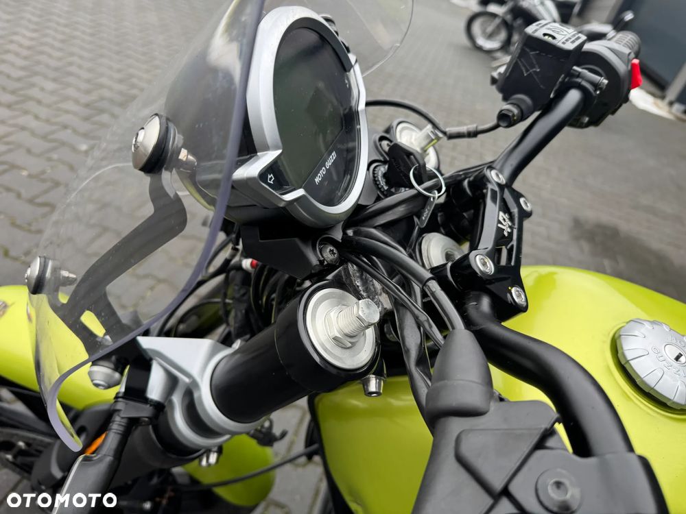 Moto Guzzi V7 - 24