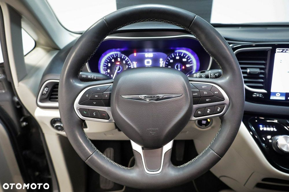 Chrysler Pacifica - 20