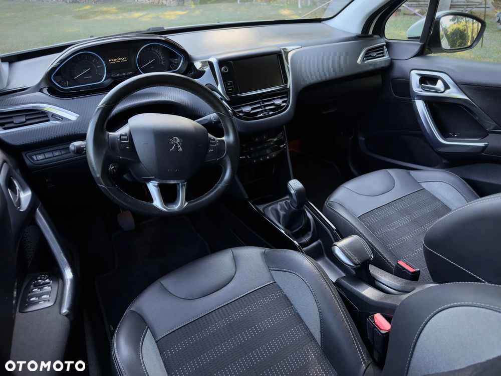 Peugeot 2008 1.2 Pure Tech Allure S&S - 10