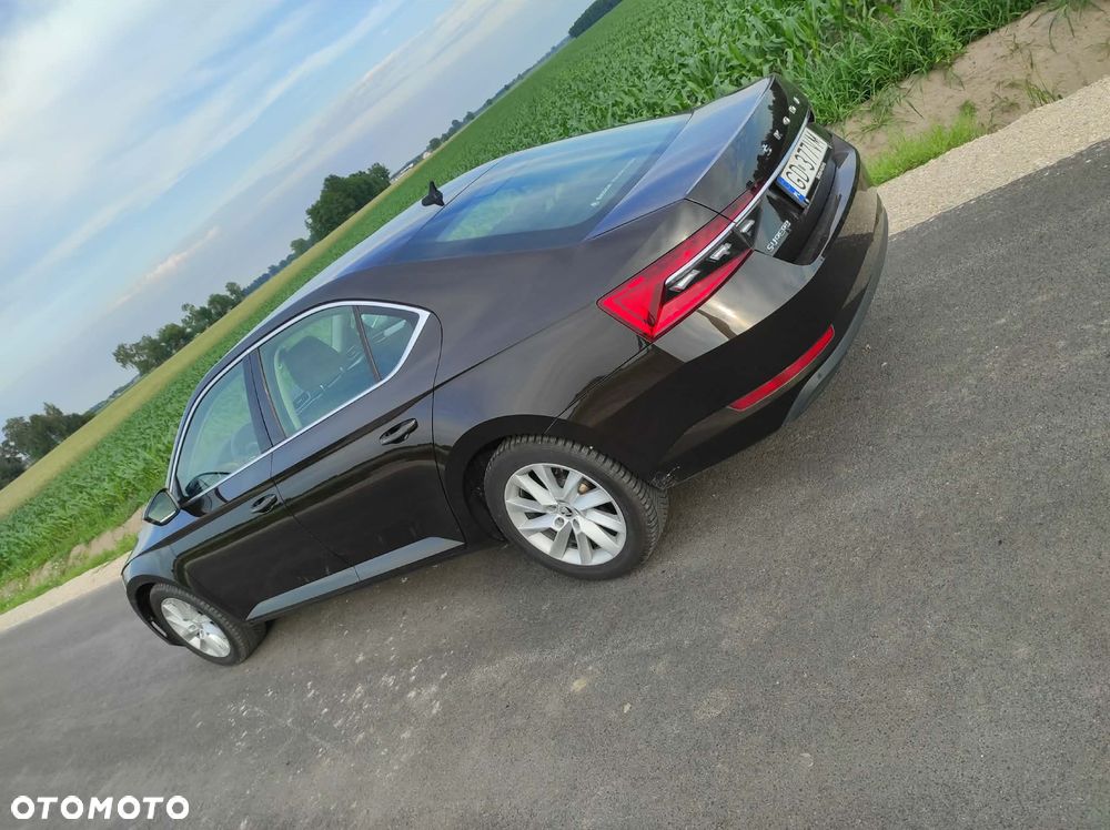 Skoda Superb 2.0 TDI Ambition DSG - 8
