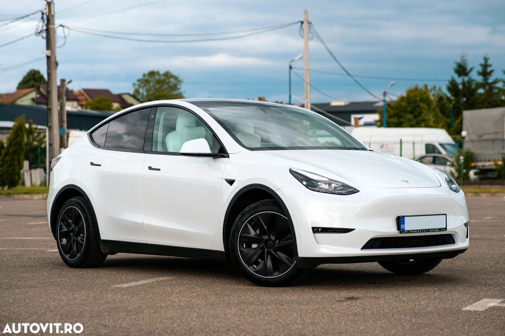 Tesla Model Y Long Range Dual Motor AWD - 1