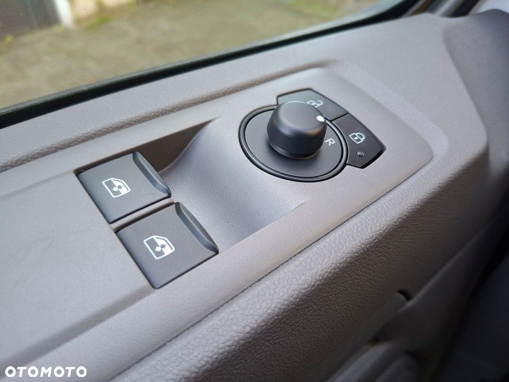 Volkswagen Transporter L2 (skrzynia) - 12