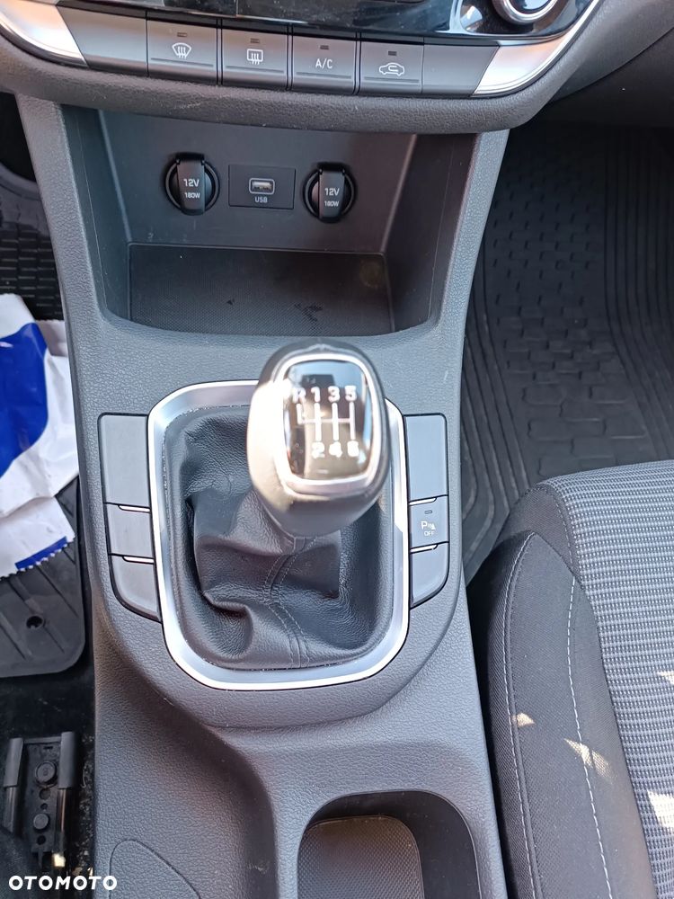 Hyundai i30 1.5 DPI Classic + - 8