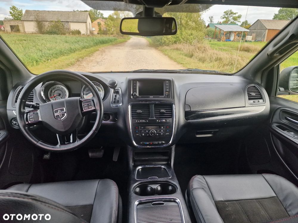Dodge Grand Caravan 3.6 R/T - 12
