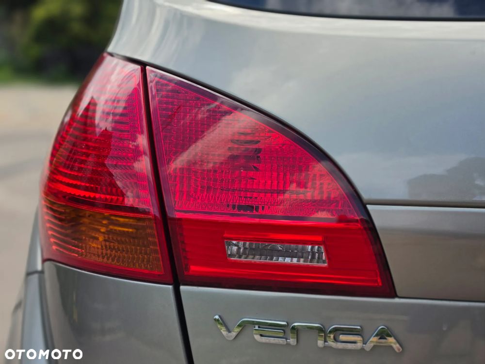 Kia Venga - 10