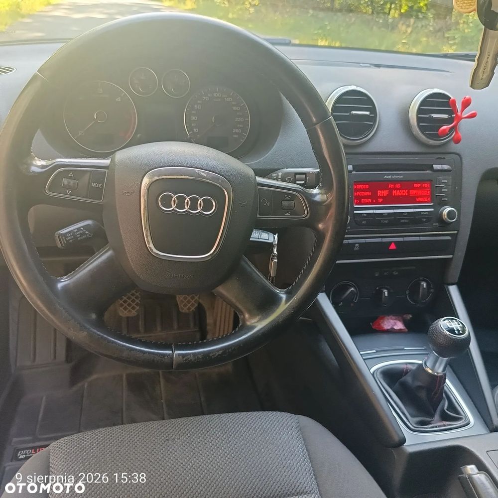 Audi A3 Sportback 1.6 TDI DPF Ambiente - 9