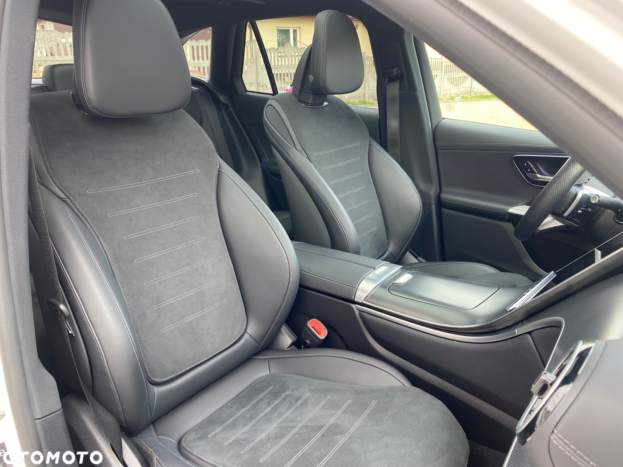 Mercedes-Benz GLC 200 4Matic 9G-TRONIC AMG Line Advanced - 17