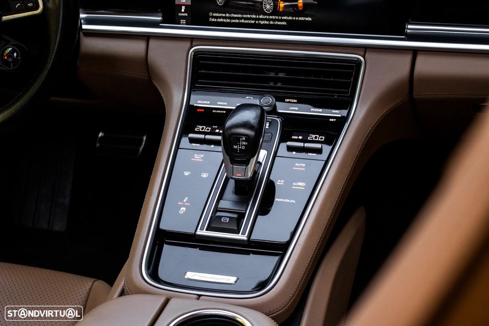 Porsche Panamera 4 E-Hybrid - 37