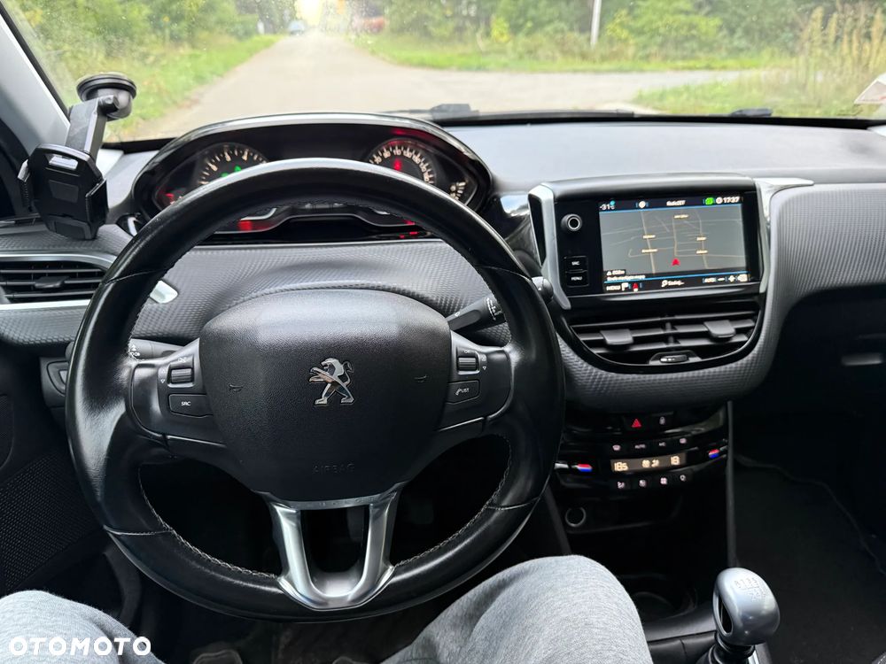 Peugeot 208 - 11