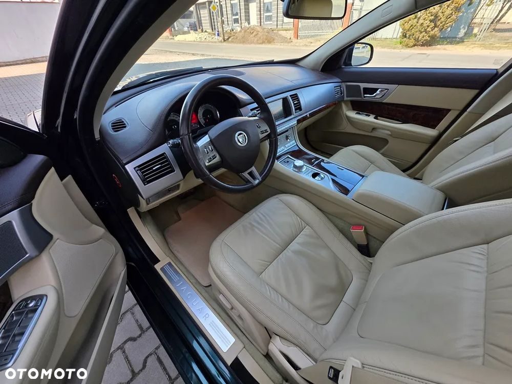 Jaguar XF 3.0 V6 D Premium Luxury - 19