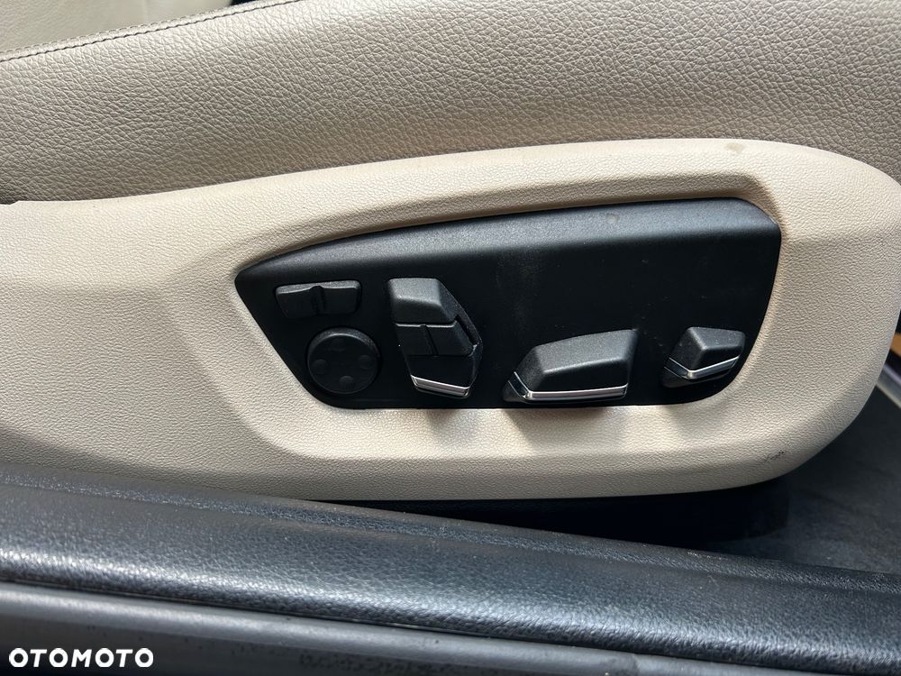 BMW Seria 5 530d xDrive - 14