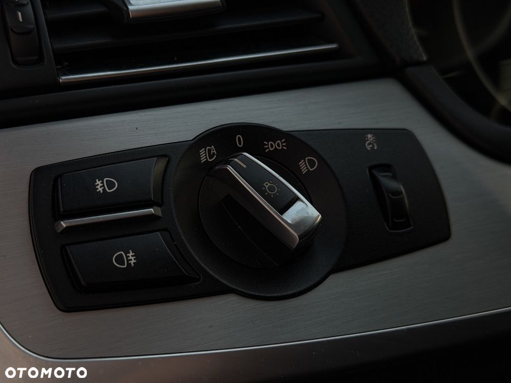 BMW Seria 5 520d xDrive - 15