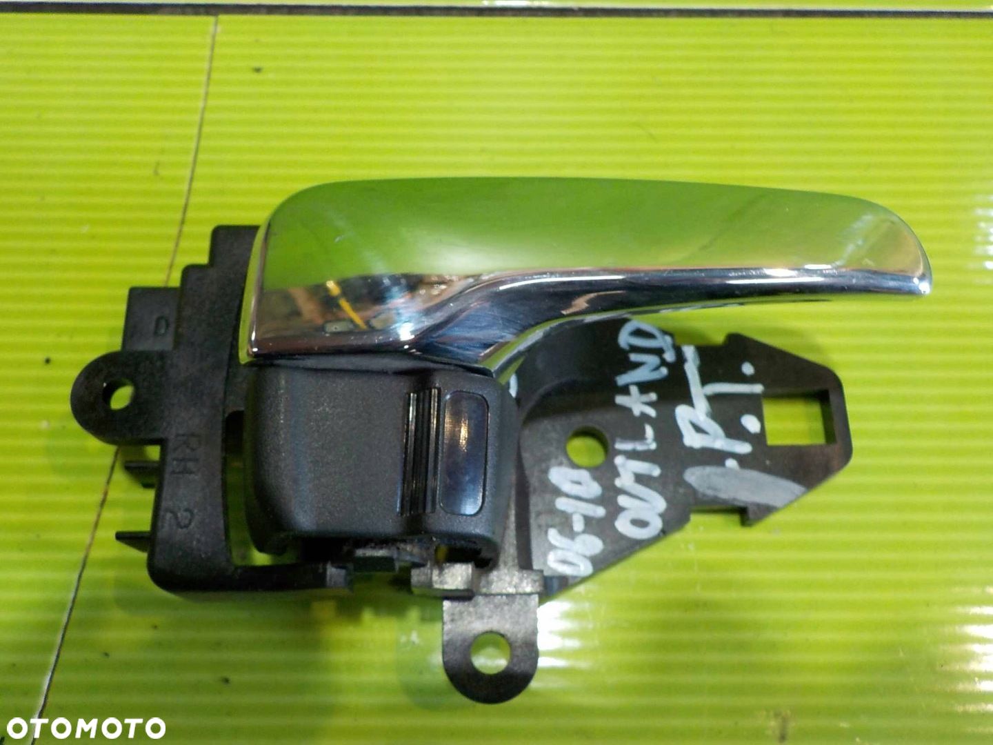 OUTLANDER II 07r klamka wewnetrzna drzwi prawa tyl - 1
