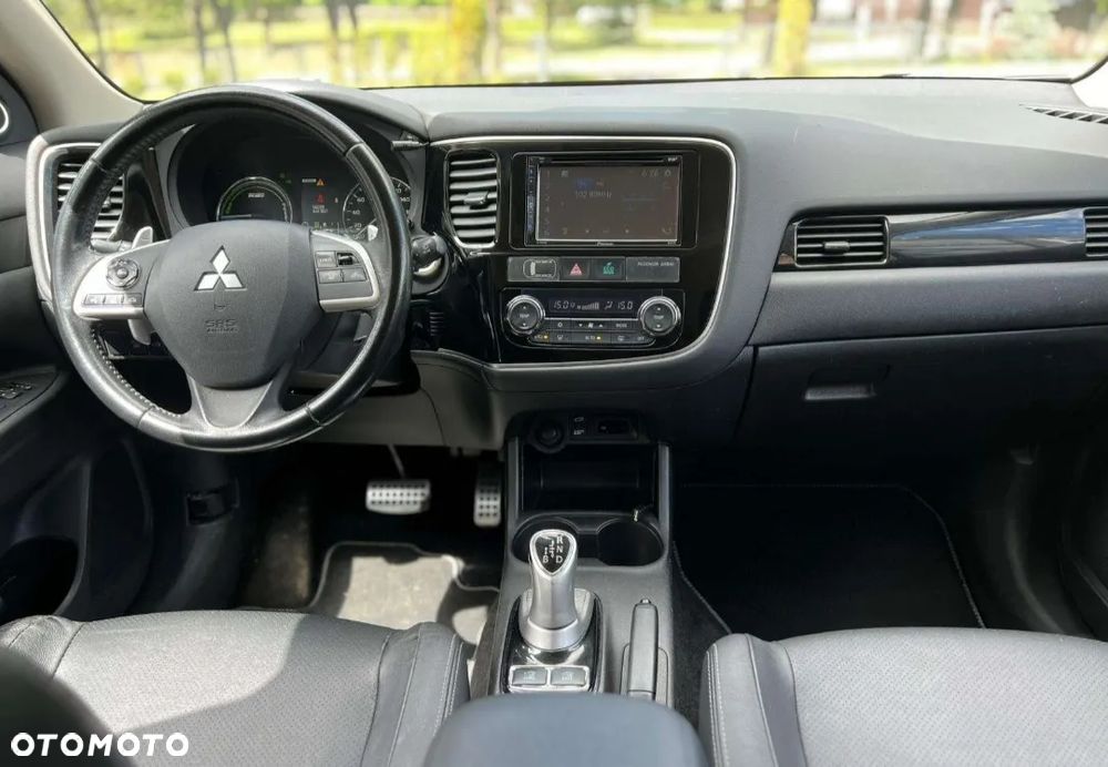 Mitsubishi Outlander 2.0 4WD Top - 11