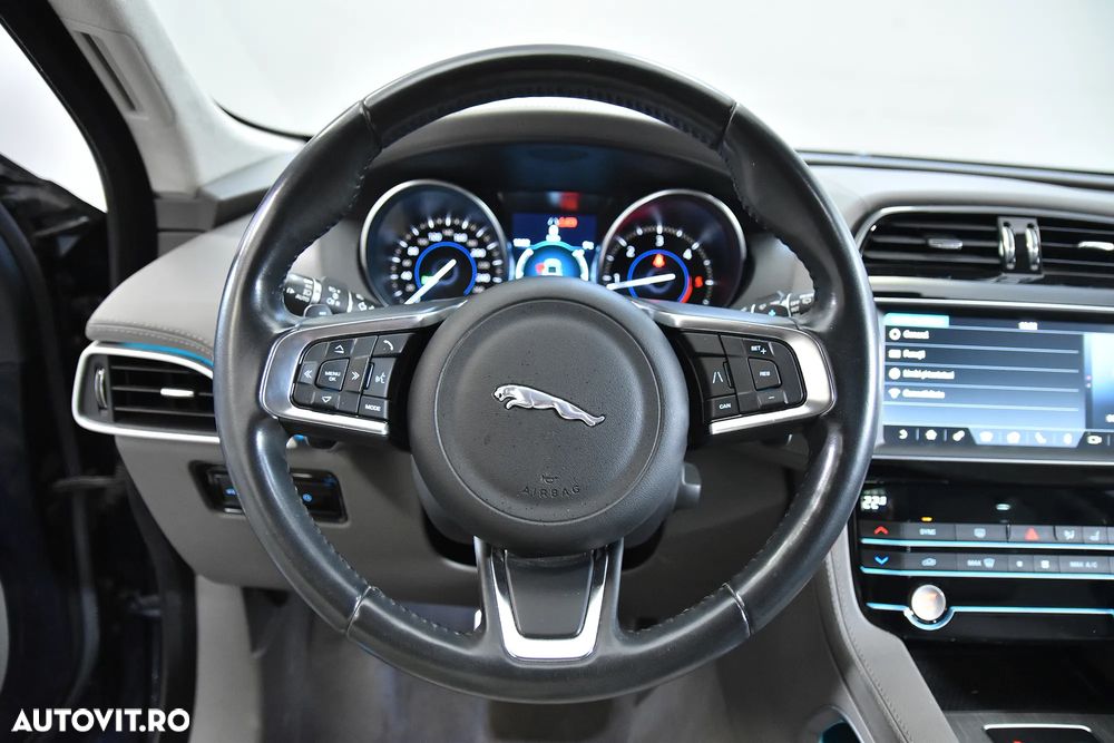 Jaguar F-Pace - 17