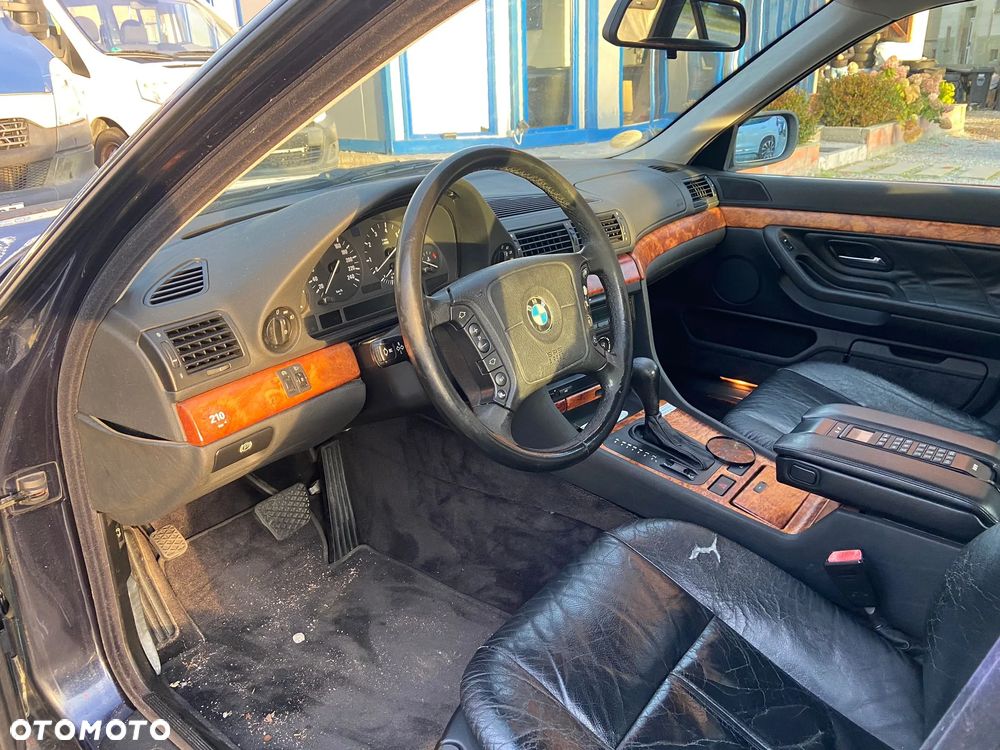 BMW Seria 7 728i L - 16
