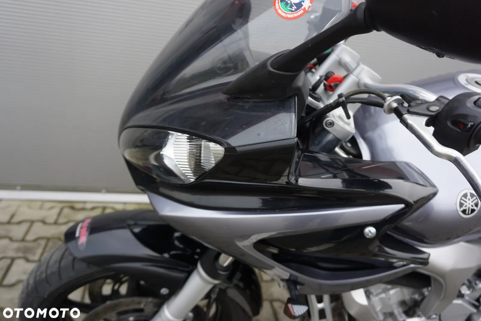 Yamaha FZ - 27