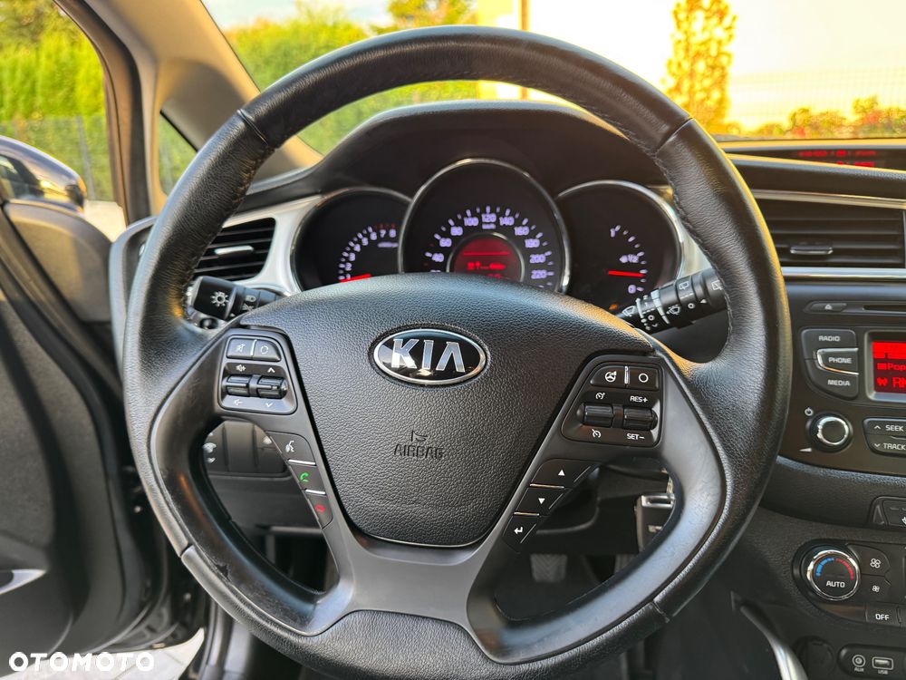 Kia Ceed 1.4 CVVT Dream-Team Edition - 25