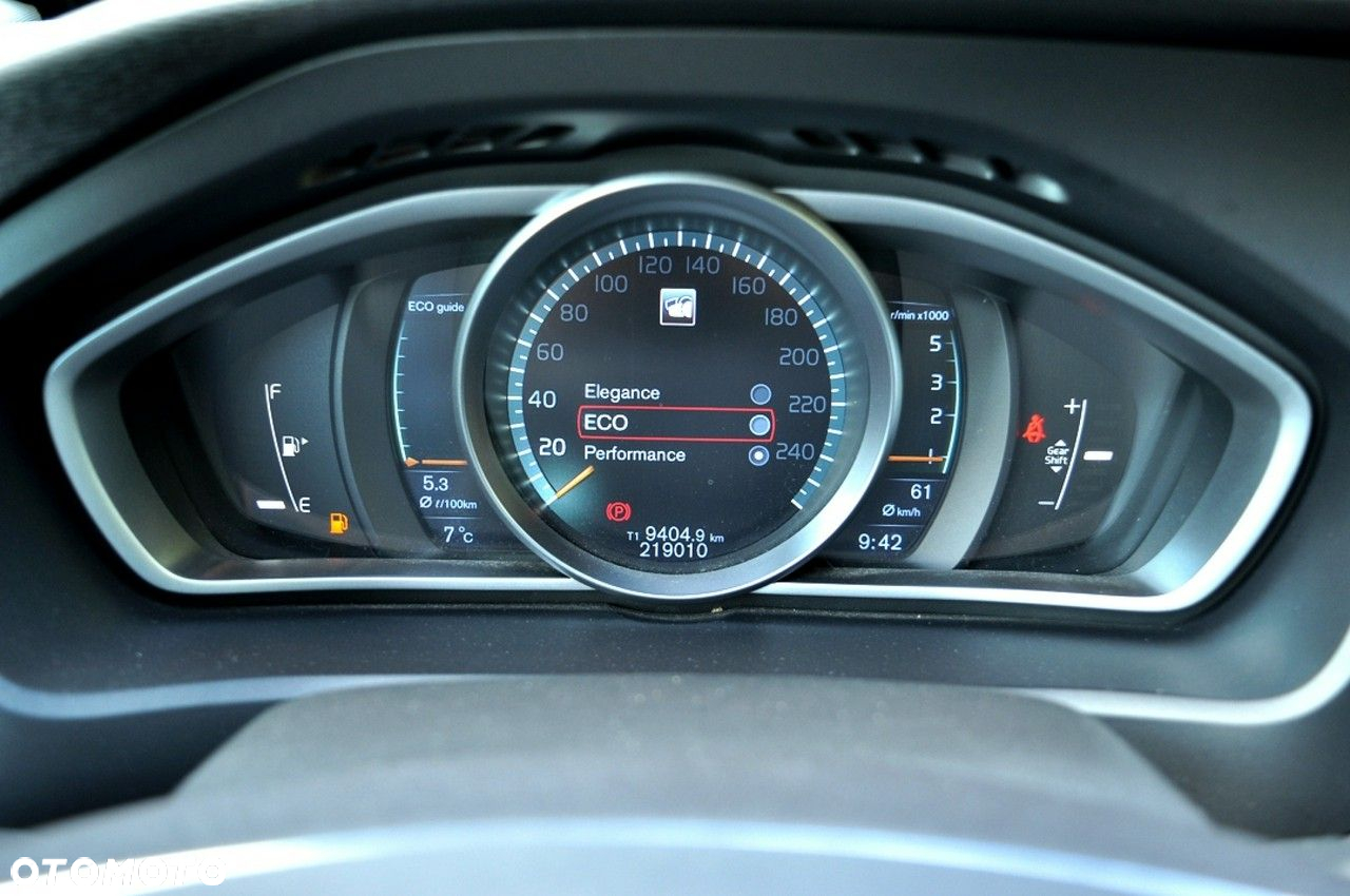 Volvo V40 D2 Momentum - 18