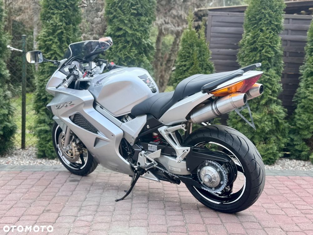 Honda VFR - 8