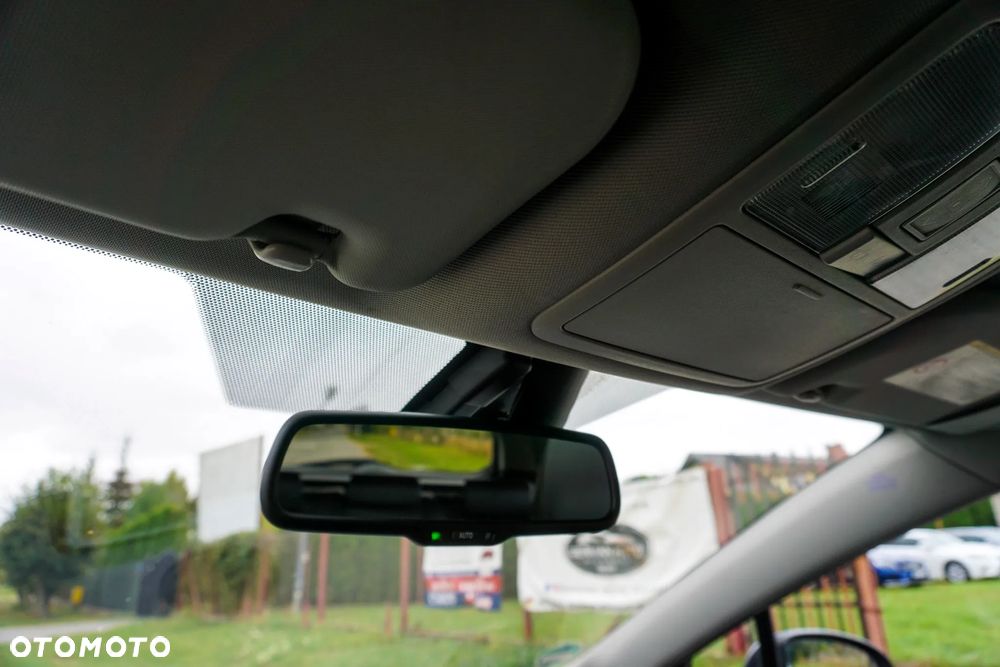 Toyota Avensis 2.0 Executive - 26