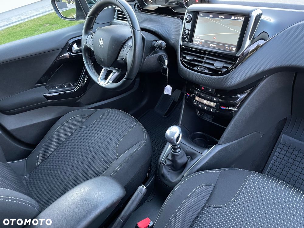 Peugeot 208 PureTech 110 Stop & Start Signature - 13