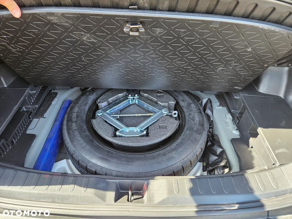 Toyota RAV4 2.5 Hybrid Black Edition by JBL 4x4 - 16