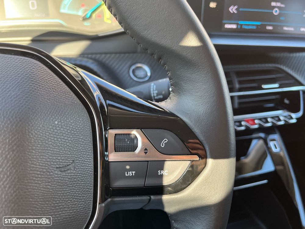 Peugeot e-208 Allure - 21