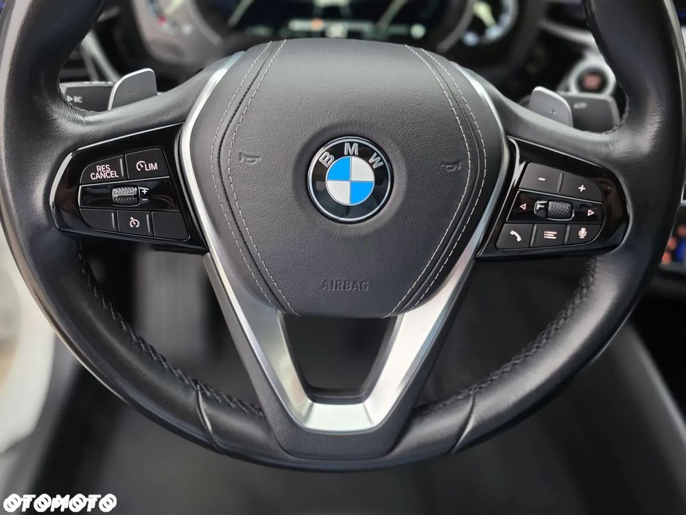 BMW Seria 5 530e iPerformance xDrive Sport Line sport - 27