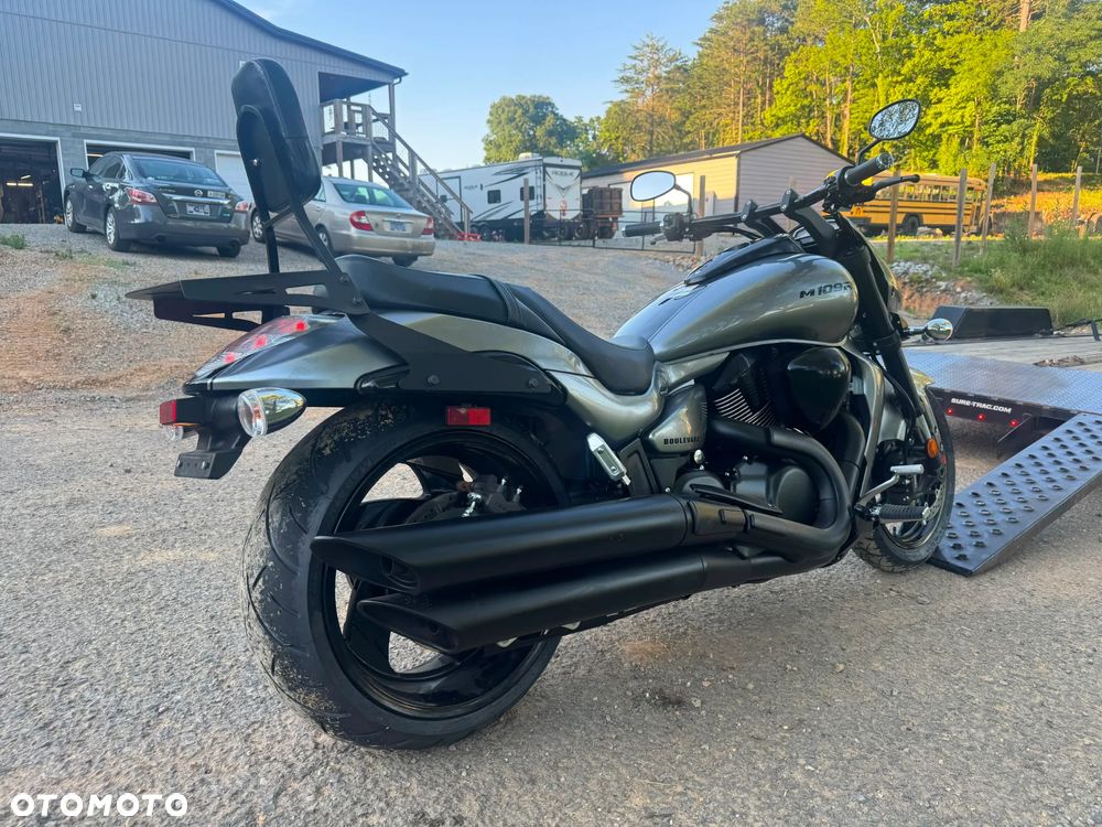 Suzuki Intruder - 6