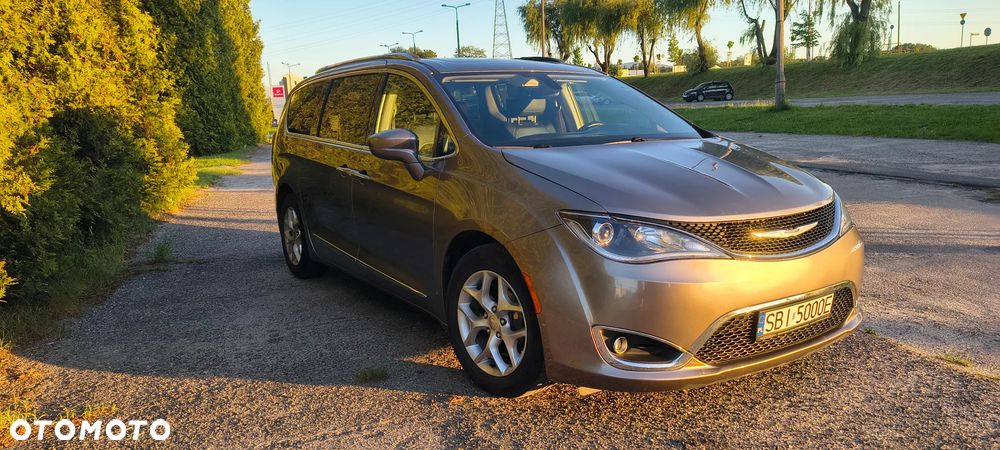 Chrysler Pacifica - 3