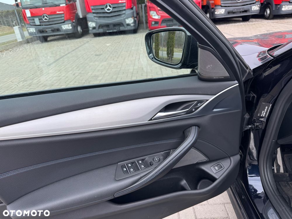 BMW Seria 5 530d xDrive Sport Line - 13