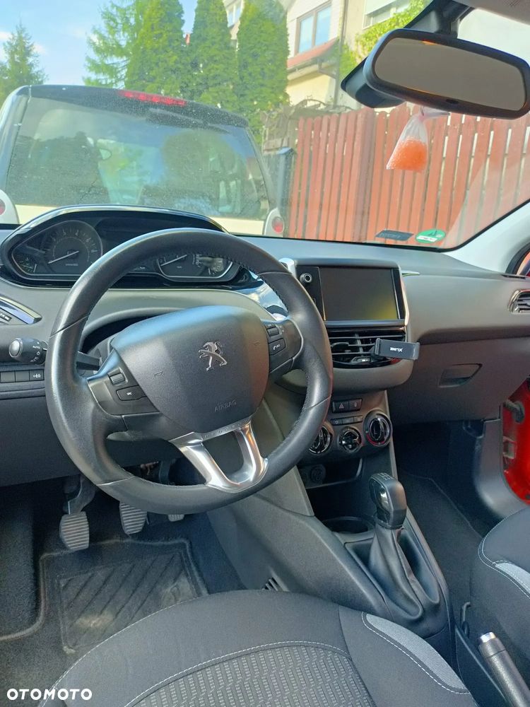 Peugeot 208 82 PureTech Style - 13