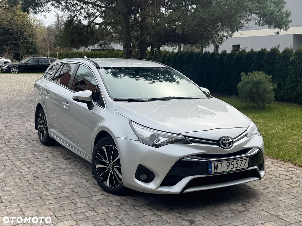 Toyota Avensis 2.0 D-4D Prestige - 2