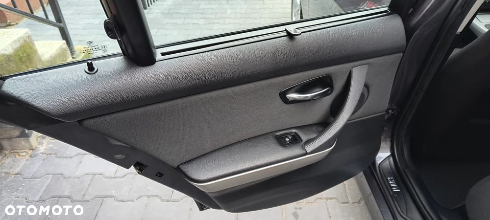 BMW Seria 3 318d DPF - 13