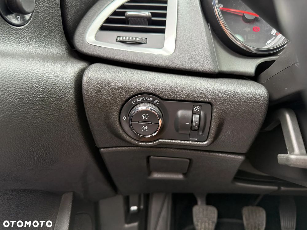 Opel Astra 1.4 Turbo Innovation - 20