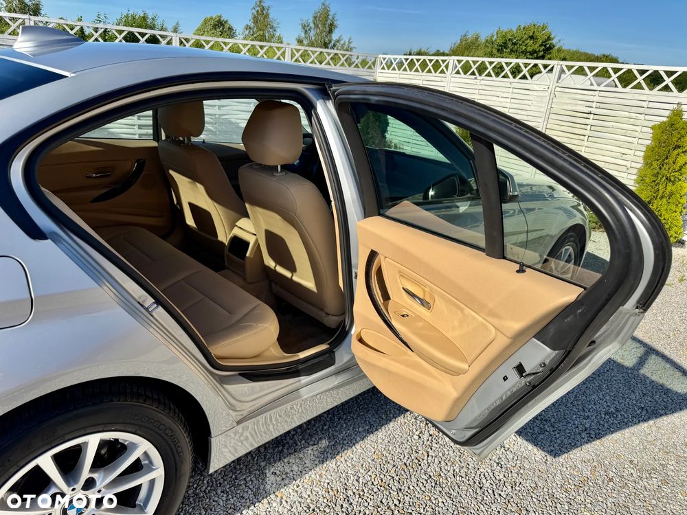 BMW Seria 3 316i - 35
