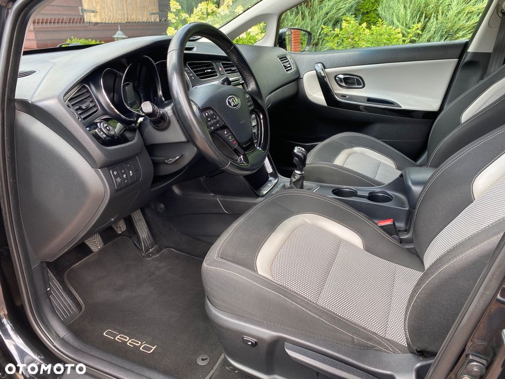 Kia Ceed - 12