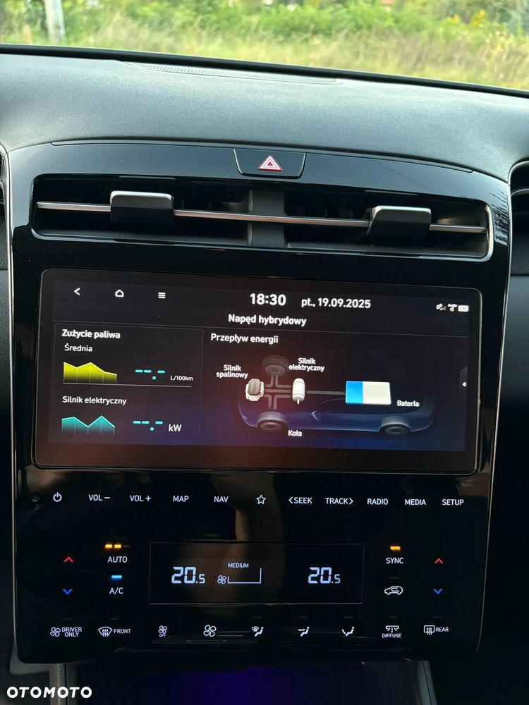 Hyundai Tucson 1.6 T-GDi HEV Executive 2WD - 12
