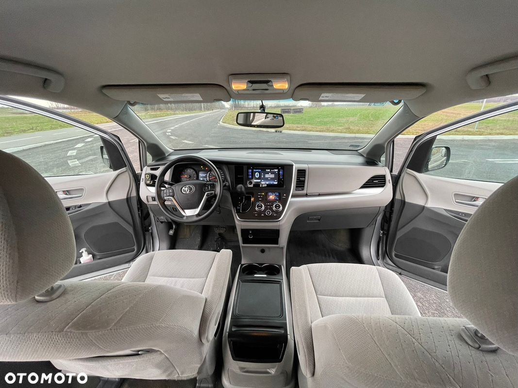 Toyota Sienna 3.5 V6 - 8